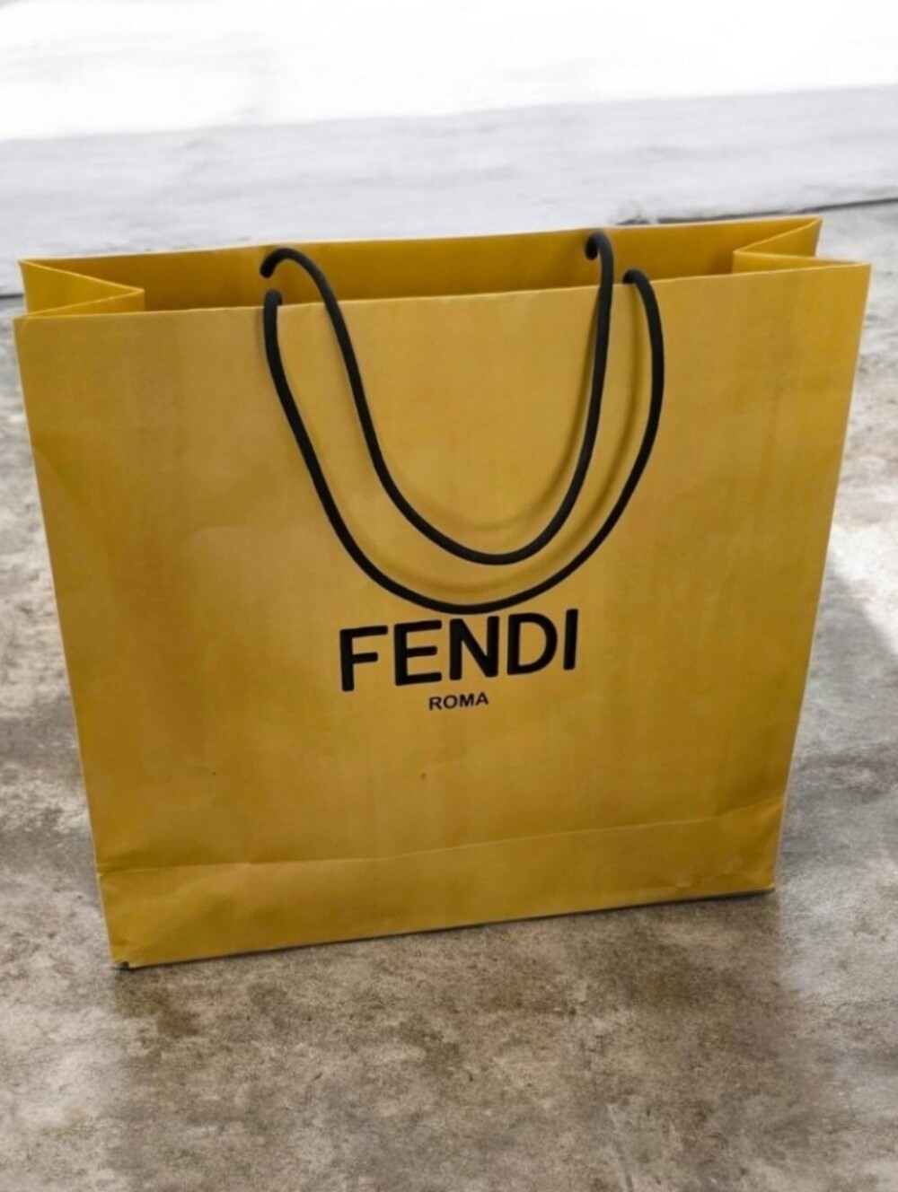 EMPTY SHOPPING BAG Fendi Shopping Bag Yellow Tote
